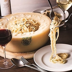 目の前で仕上げる極上チーズパスタ♪の写真