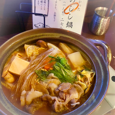 いのしし鍋やレバーなど希少部位もある馬刺しがおすすめ◎珍しいお料理の数々！