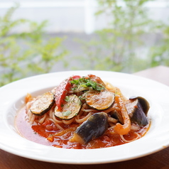 たっぷり夏野菜の冷製トマトソース