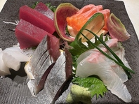 朝〆旬のお造りは日本酒との相性も抜群！