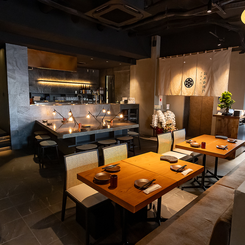中目黒の喧騒を忘れられるモダンで雰囲気抜群の店内は、デートや女子会にぴったり！