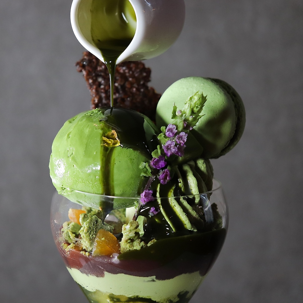 【庭 -Niwa-】　抹茶とカラマンシーのパフェ。（スパークリングワインとの相性も）