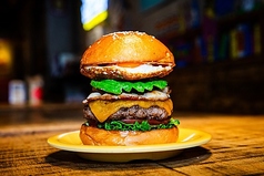 アボカド ベーコン チーズ エッグ バーガー