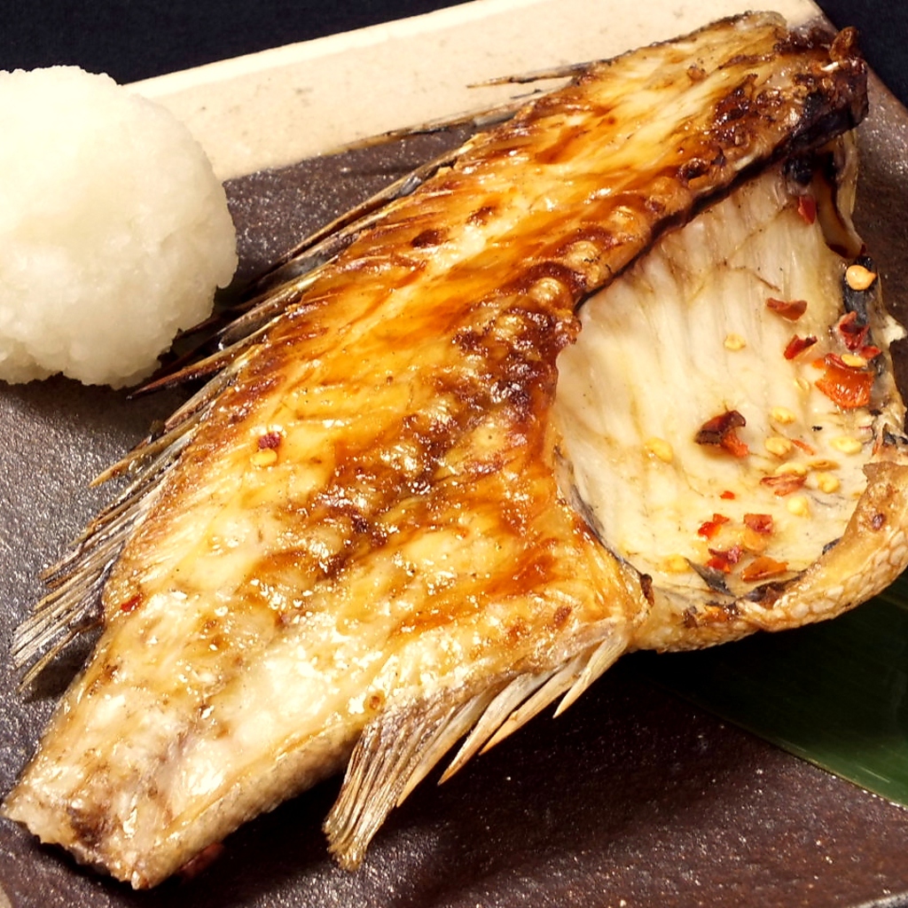 白身で味わい深く、脂がノリが堪らない、お酒が止まらない最高のつまみです。