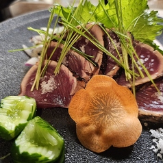 昇り鰹の塩タタキ　又はポン酢がけ