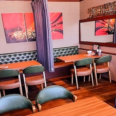 お気軽にご利用いただけるオーソドックスなテーブル席もご用意しています！