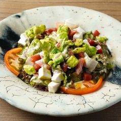 鮪とアボカド、豆腐の胡麻風味サラダ