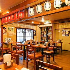 2名様テーブルになります。デートや友人飲みでの利用はもちろん、お一人様でのご利用も大歓迎です！