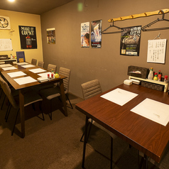 4名掛けのテーブル席もございます。毎日のお食事や女子会など、少人数から幅広い用途でお楽しみいただけます。