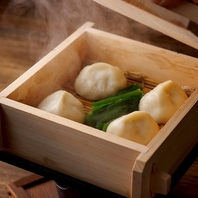 【その他の一品メニューも！】肉汁溢れる蒸し餃子