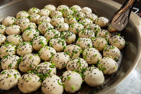 上海出身の店主が手掛ける本場の【焼き小籠包】♪