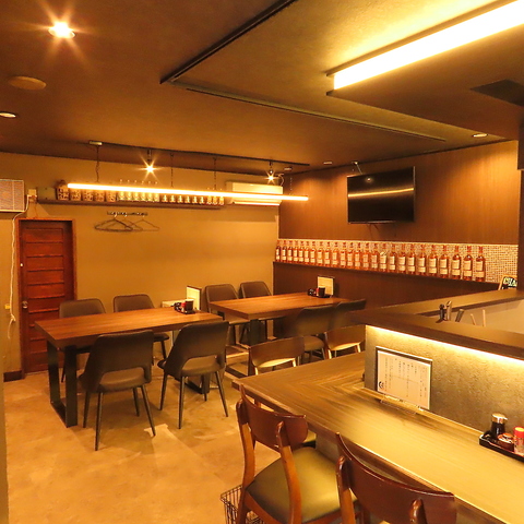 お洒落な店内で味わうこだわりの炭火焼鳥と、毎日市場から取り寄せた鮮魚の数々◎