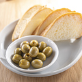 料理メニュー写真&nbsp;バケットとオリーブ