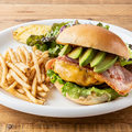 料理メニュー写真&nbsp;アボカドベーコンチーズバーガー