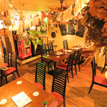 季節によって変わる店内の装飾。"at"ホームな空間で居心地抜群！女子会や各種partyにも最適♪