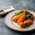 料理メニュー写真 DEEP FRIED ASSORTED SEAFOOD PLATTER シーフードフライ盛り合わせ タルタルソース