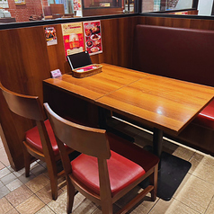 2～4名様のテーブル席をご用意。ゆったりと過ごすのに最適です！ママ友会やデートに！