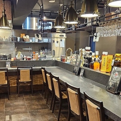 カウンター席を8席ご用意しております。