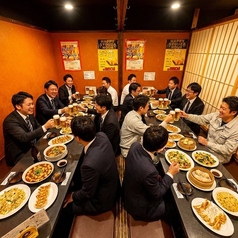 最大200名様まで収容可能な広々とした店内は150名様以上で貸し切り予約も承ります◎各種宴会や会社宴会、同窓会や親しいご友人との飲み会など様々なシーンでご利用ください!混み合うシーズンのご予約はお早めにどうぞ!自慢のお料理や美味しいドリンクと心をこめたおもてなしでお客様の大切な集まりをサポートいたします!