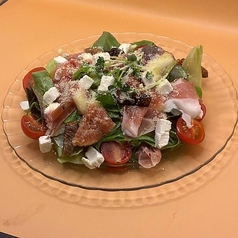 いちじくと生ハムのクリームチーズサラダ