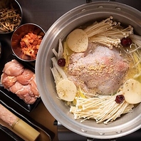 鶏の旨みが溶け出したスープで温まる！絶品タッカンマリ