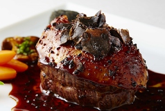 牛フィレ肉とフォワグラのソテー　黒トリュフソース　”ロッシーニ”