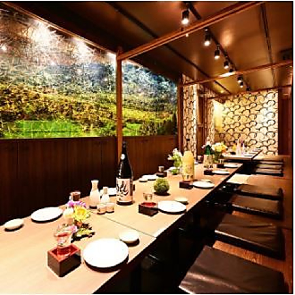 最大130名様迄の宴会が可能と なっており、人数に合わせた個室も多数ご用意しております。