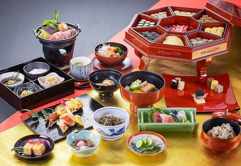 お食事を味わいながら琉球舞踊をご観賞いただけます。