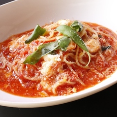 モッツァレラとトマトソースのカプレーゼスパゲティ
