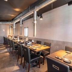 【テーブル席】1階と2階で4名席テーブルを計6つご用意!