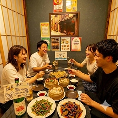 最大200名様まで収容可能な広々とした店内は150名様以上で貸し切り予約も承ります◎各種宴会や会社宴会、同窓会や親しいご友人との飲み会など様々なシーンでご利用ください!混み合うシーズンのご予約はお早めにどうぞ!自慢のお料理や美味しいドリンクと心をこめたおもてなしでお客様の大切な集まりをサポートいたします!