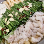 国産素材にこだわった種類が豊富な鍋料理は宴会や集まりにも最適！楽しい会話が弾むこと間違いなし♪