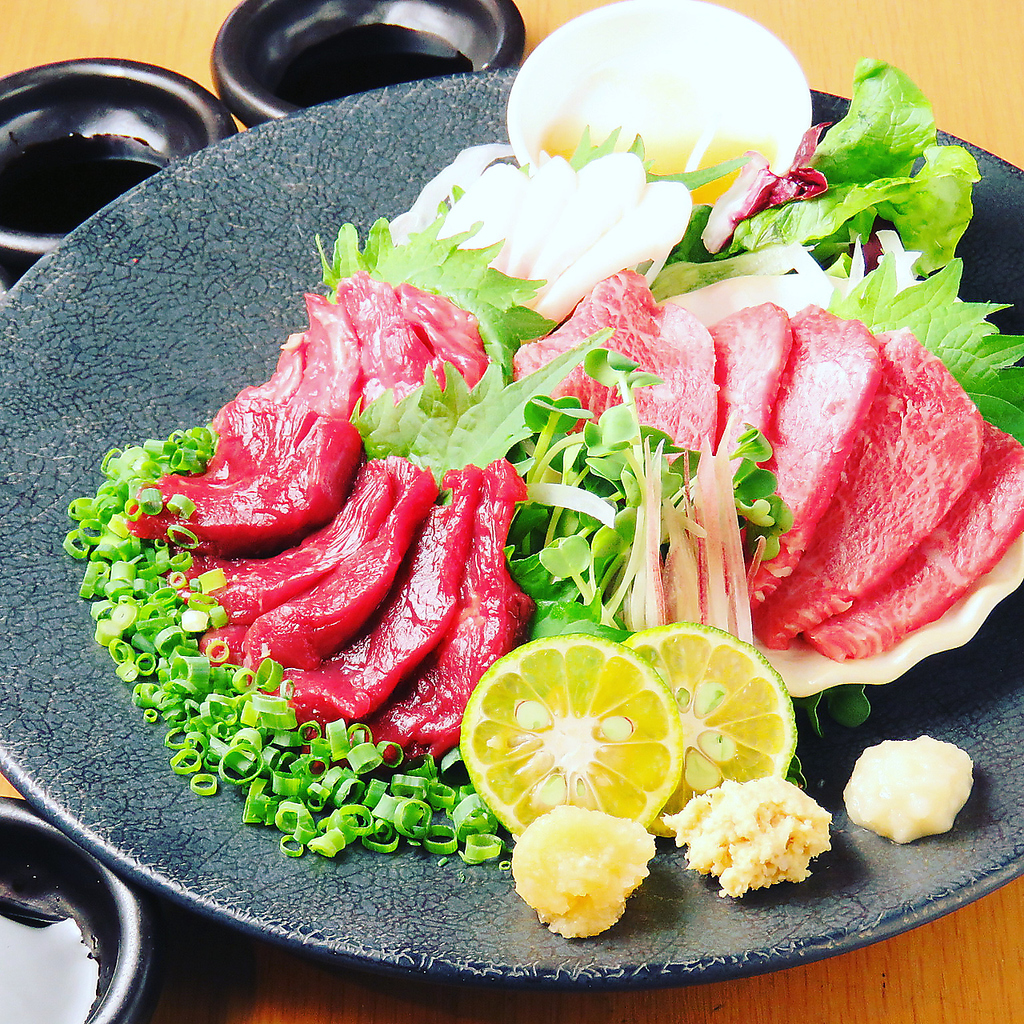 鮮度が自慢の馬刺は、他ではなかなか味わえない部位も楽しめます