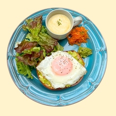 エッグアボカドチーズクロックムッシュ　ドリンクプラス料金になります。