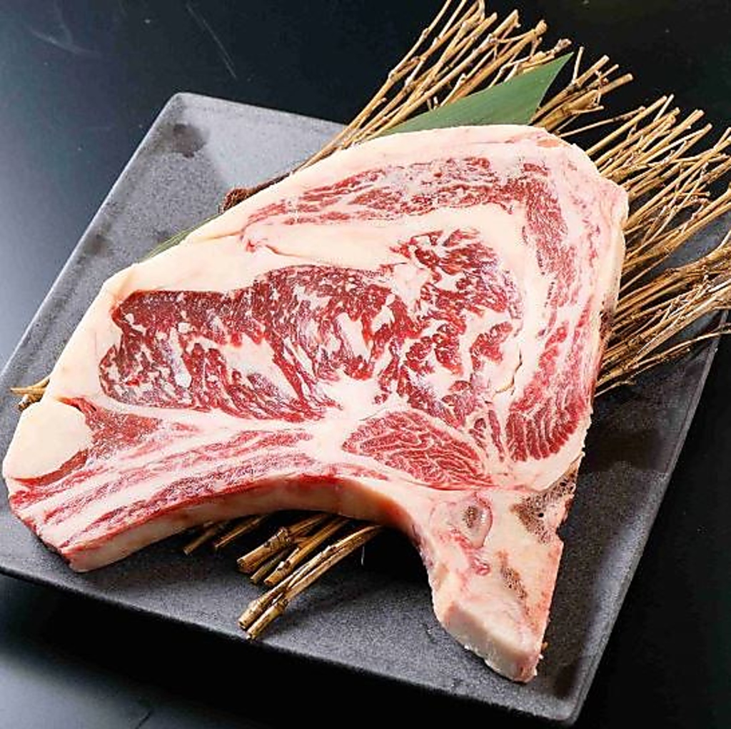 A5黒毛和牛の焼肉はもちろん、希少部位も多数取り揃えています。当店で贅沢な焼肉をお楽しみください