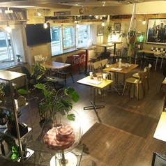 【お洒落で広々とした店内】