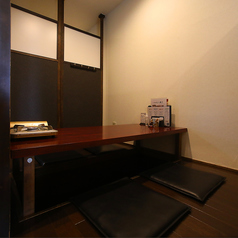 明るく開放的な店内には4名様でご利用いただける半個室を完備。日中はランチも営業しており、お手頃価格でイタリアンがお楽しみいただけます。女子会やママ友会のご利用にも最適で優雅なひとときをお過ごしいただけます。