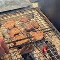 牛タンの旨味を最大限に引き出せる焼き加減で、職人が一枚一枚丁寧に焼き上げてご提供。香ばしい香りと食感が食欲を引き立てます。