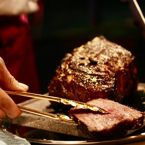 熊本市場直送の馬刺しや大将厳選和牛が自慢！スポーツ観戦OK◎ダイニング&カフェバー