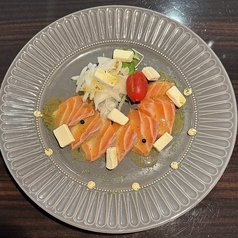 生サーモンとクリームチーズのレモンソースカルパッチョ