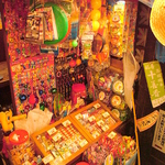 店内入口には駄菓子屋さん!!実際に購入頂いてお店でもお楽しみいただけますよ～♪