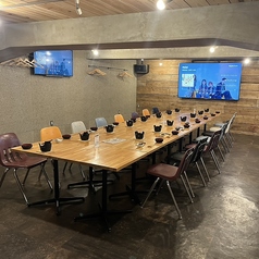 【レイアウト例：15名様～18名様】 海鮮料理が自慢の多彩なコースプランは、シーンに合わせて選べるのが嬉しいポイント！お昼はお料理のみのコースもご用意しておりますのでお気軽にお問い合わせください♪