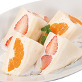 料理メニュー写真&nbsp;フルーツサンド（いちご・みかん）