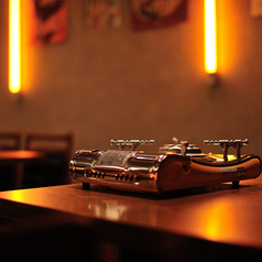 サムギョプサル以外にもプデチゲ鍋やチーズダッカルビなど多くのメイン料理をお楽しみ頂けます！