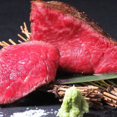 黒毛和牛など豪華食材を高コスパで愉しめる。