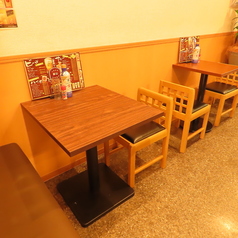 テーブル席ございます。