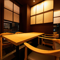 居心地の良さを追求したデザイナー監修の店内