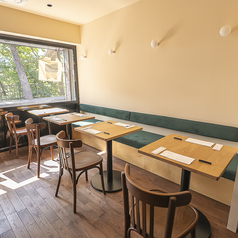 2名掛けテーブル席