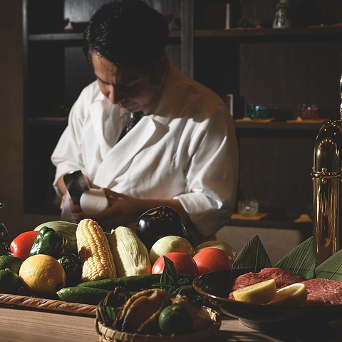 路地裏にひっそり佇む隠れ割烹。鹿児島県産の食材を利用、旬の恵みを心ゆくまで堪能。