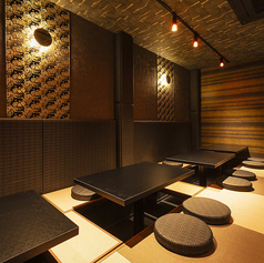 趣のある掘りごたつ席でお寛ぎください